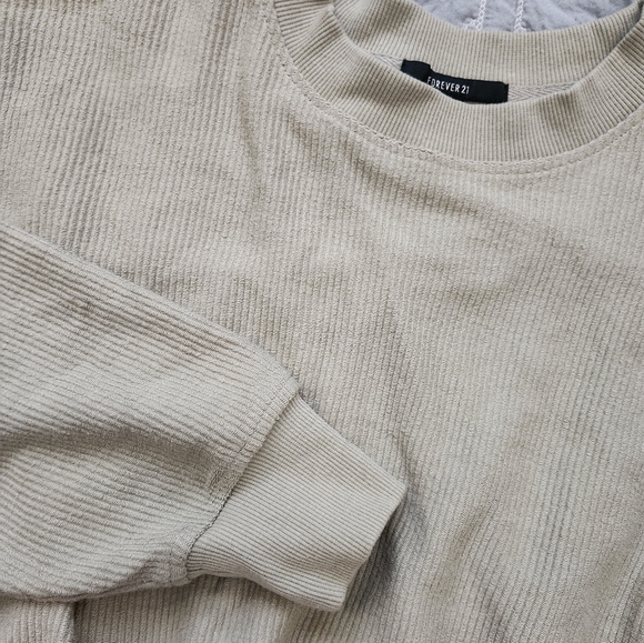 Slae 3 for $15: Light green crop long sleeve - Picture 2 of 4